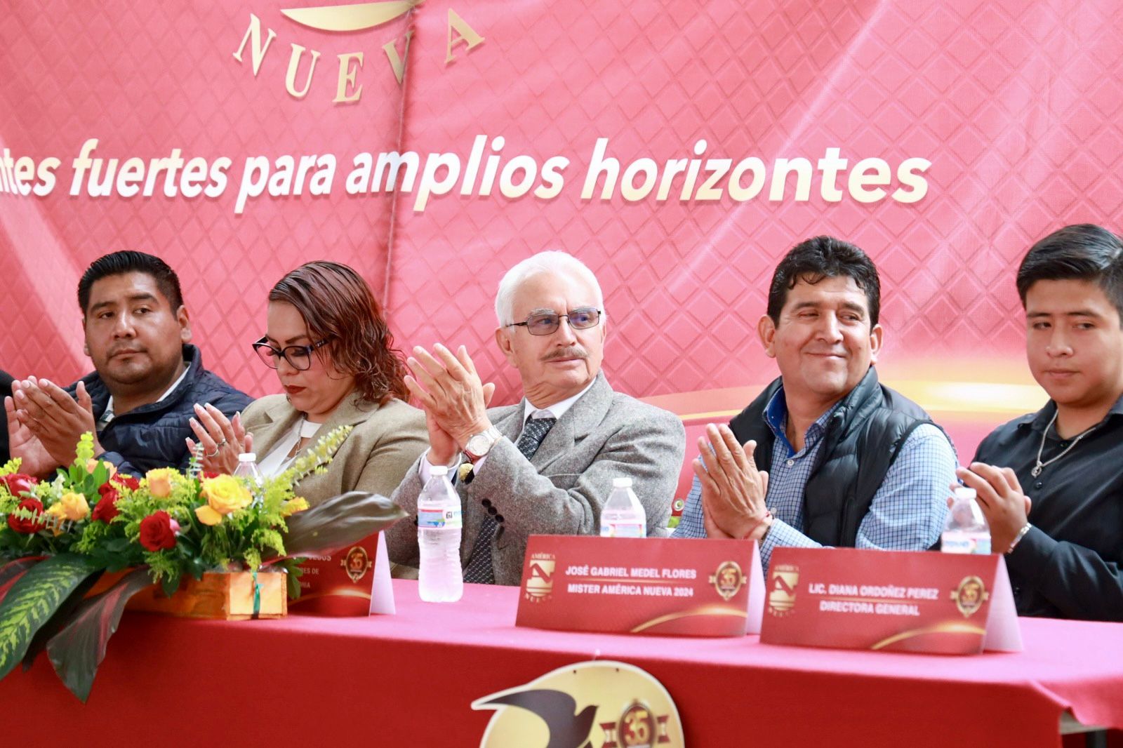 Alcalde de Chiautempan asiste a la ceremonia de fin de curso de América Nueva